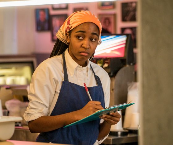 Звезда «Медведя» Айо Эдебири рассказала, что ей угрожают смертью из-за Илона Маска