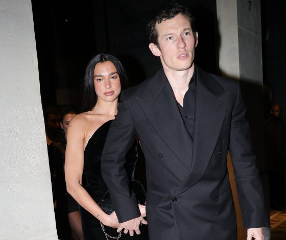 Дуа Липа и Каллум Тернер восхитили поклонников романтическим танцем у Эйфелевой башни: видео