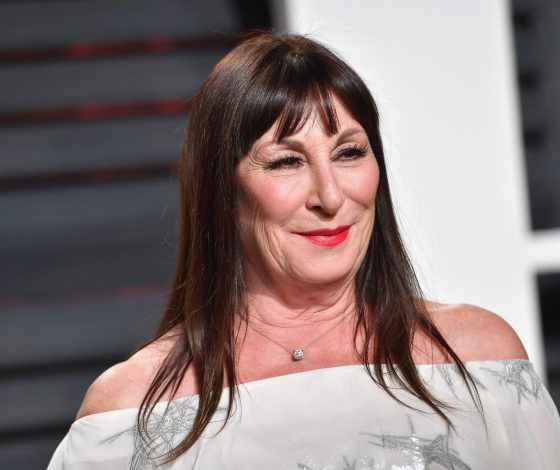 Звезда «Джона Уика» Анжелика Хьюстон рассказала о внезапном звонке от Джека Николсона во время пожаров в Калифорнии