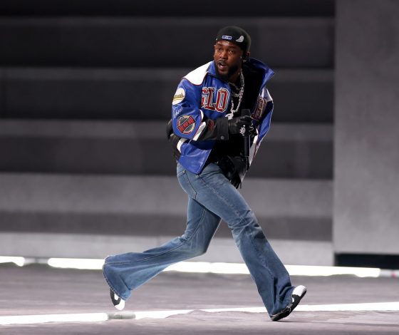 Как Кендрик Ламар переосмыслил мужскую моду и задал тренд на джинсы bootcut, которые могут носить и девушки и парни