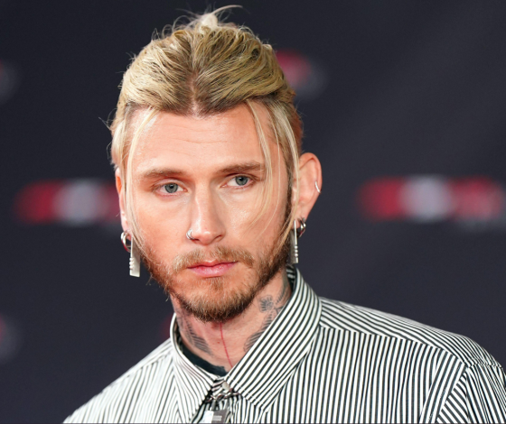 Machine Gun Kelly пришлось объясняться из-за имени новорожденной дочери