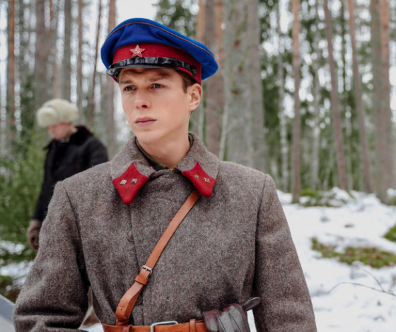 Глеб Калюжный намекнул на особенно теплое отношение к коллеге по фильму «Красный шелк»