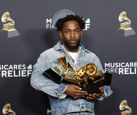 Те самые джинсы Кендрика Ламара с выступления на Супербоуле хотел купить Тимоти Шаламе