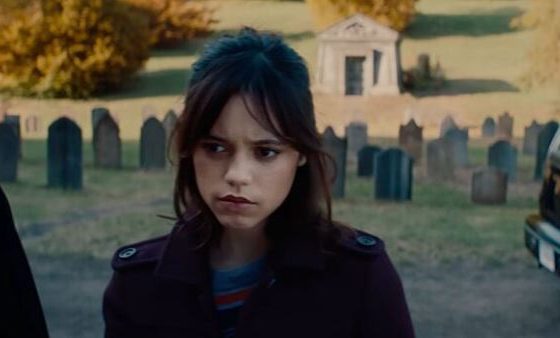 Новый тренд: зумеры создают необычные могилы