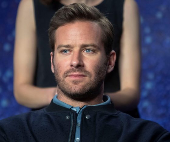 Арми Хаммер рассказал о переписке с девушкой, которая впервые обвинила его в изнасиловании