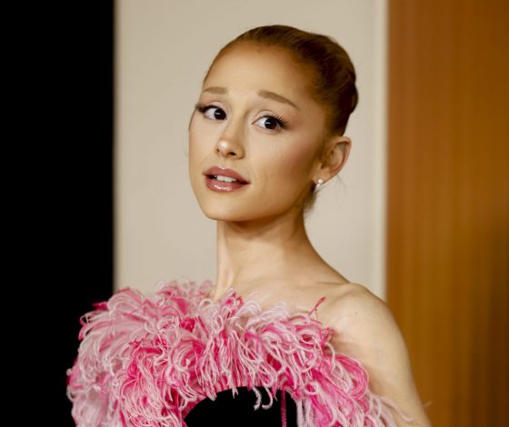 Напавшему на Ариану Гранде на красной дорожке предъявили обвинение