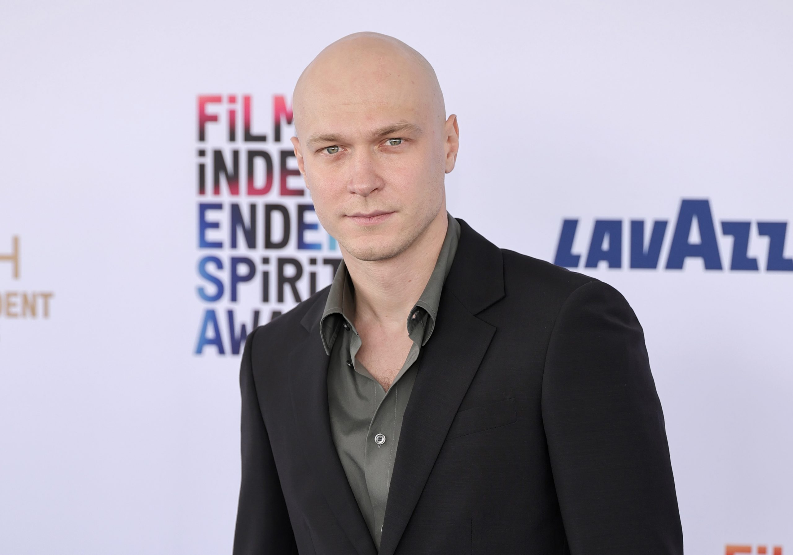 The network discusses Yura Borisov’s similarity with a cult Rocker