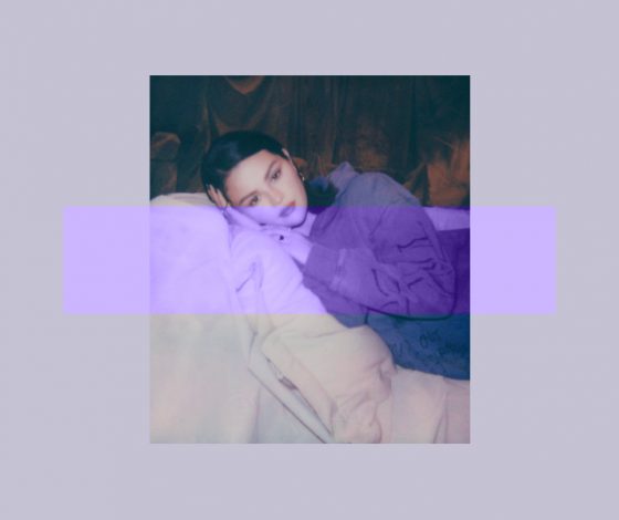 Лавандовое молоко: Селена Гомес показала маникюр в трендовом оттенке сезона