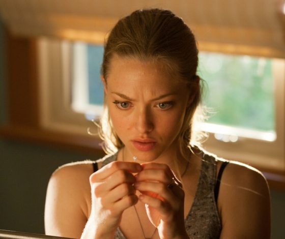 Девушке пришлось экстренно снять маникюр «кошачий глаз» перед МРТ