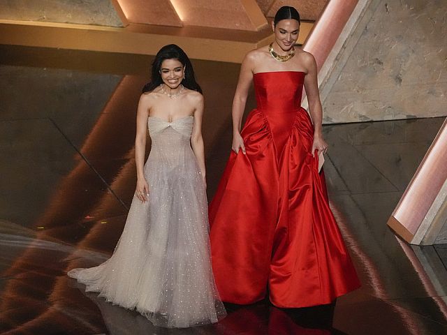 Network, Rachel Zegler and Gal Gadot are discussing a common photo of the background of the conflict