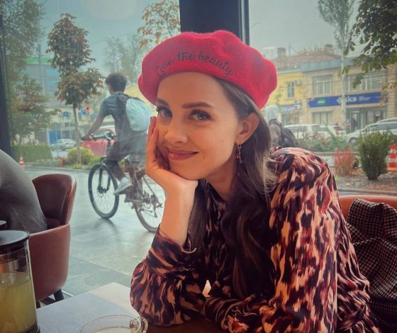 Куда пропала исполнительница хита «Уходи и дверь закрой» Женя Отрадная