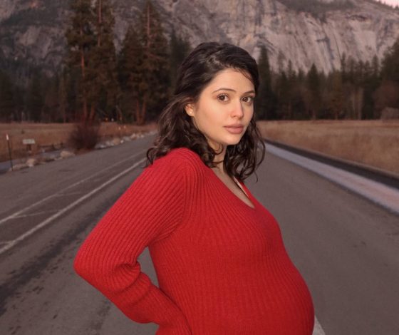 Карина Каспарянц высказалась о партнерских родах после скандала с мужем