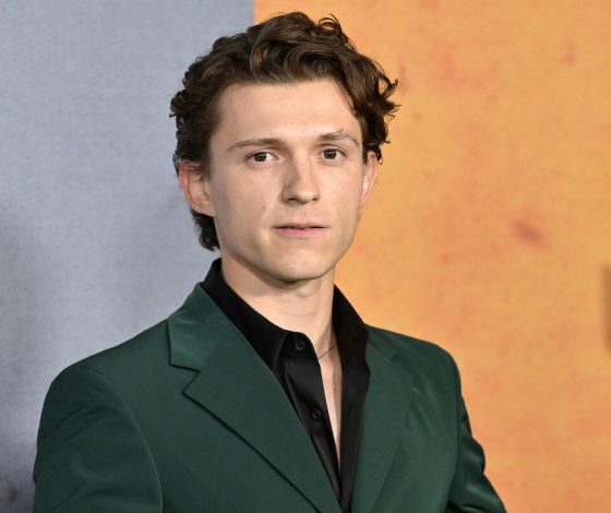 Том Холланд впервые публично подтвердил помолвку с Зендеей