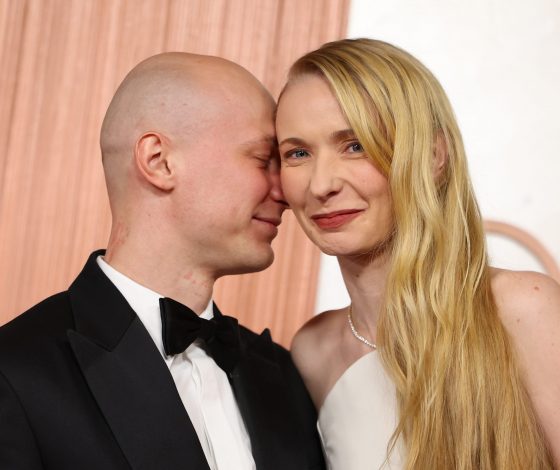 Юра Борисов с женой появились на красной дорожке «Оскара»