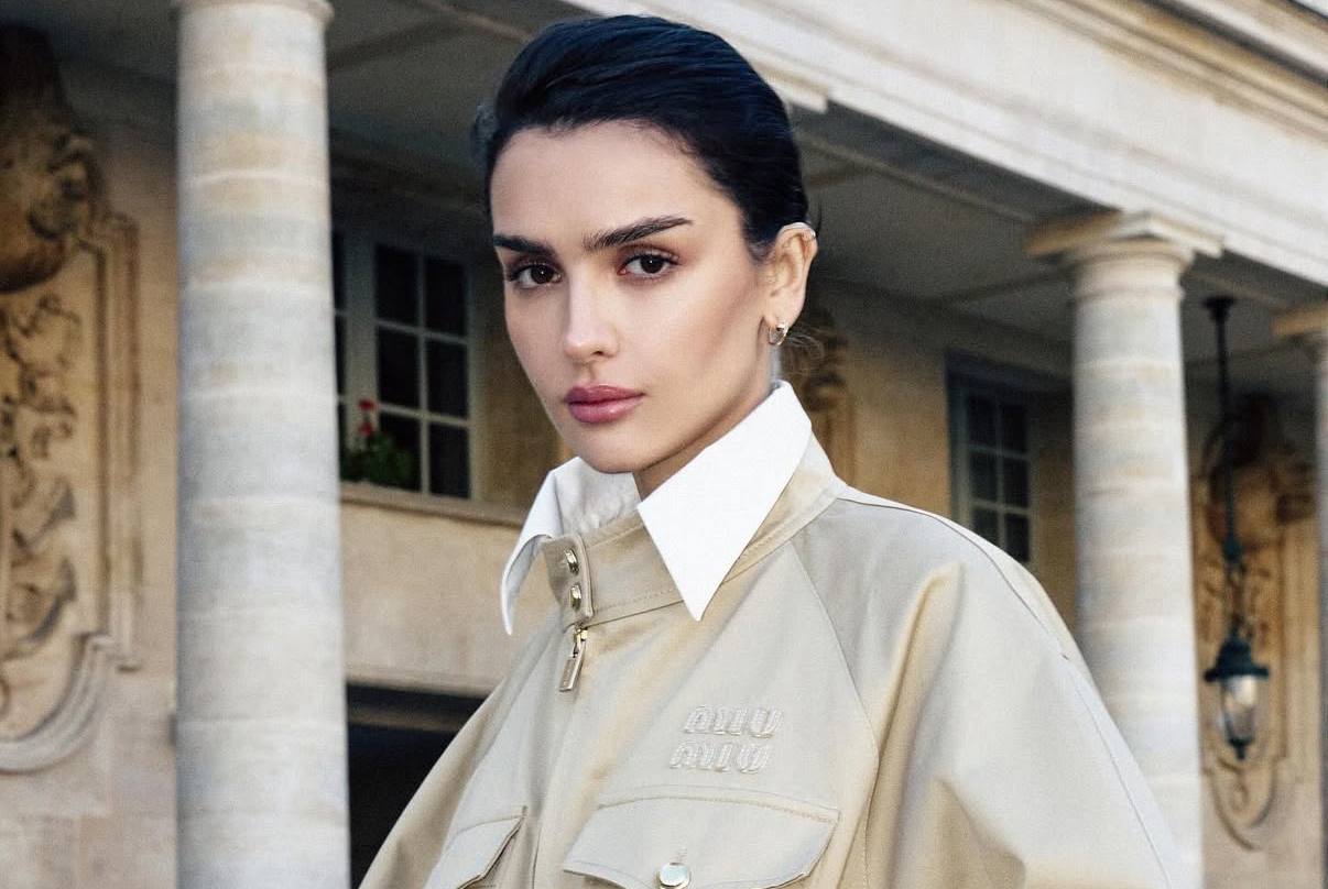 Dina Saeva made cosplay in the cult image of Audrey Hepburn