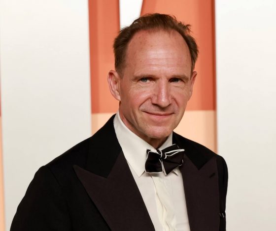 Как изменился Рэйф Файнс, сыгравший Волан-де-Морта во вселенной «Гарри Поттера»