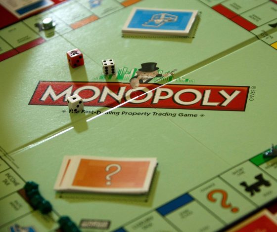 Мужчина собрал крупнейшую коллекцию «Монополии» в мире