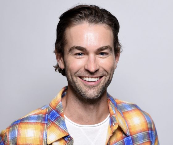 Чейса Кроуфорда из «Сплетницы» застали за поцелуем с ангелом Victoria's Secret