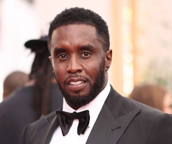 Порно және үлкен кеуделер мен бөкселер