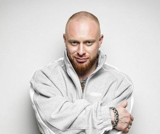 Суд признал Лешу Свика отцом девочки от модели из Хабаровска