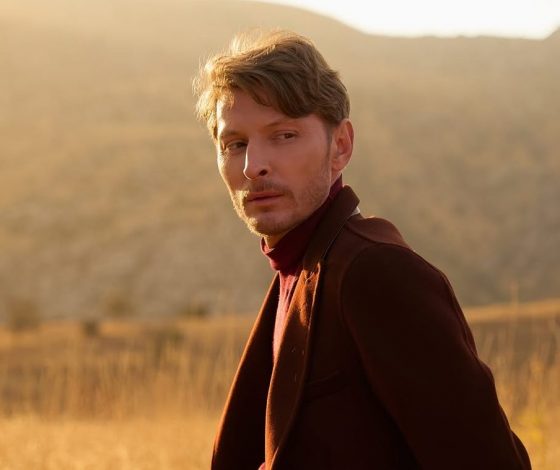 Фанаты увидели сходство Павла Воли с молодым Педро Паскалем