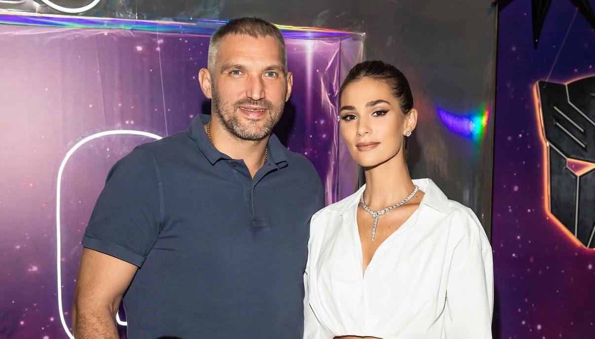 Alexander Ovechkin celebrated the 40th anniversary of the family