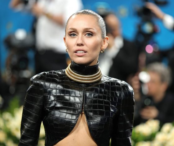 Треки без слов и эксперименты со звучанием – у Майли Сайрус вышел девятый альбом