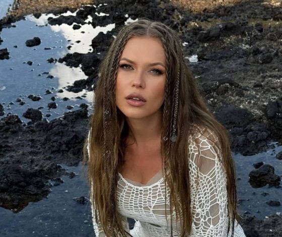 Рита Дакота ответила на хейт, показав фото с неудачной пластикой лица