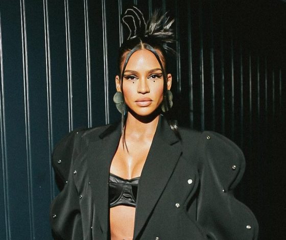 Кэсси Вентура жалаңаш