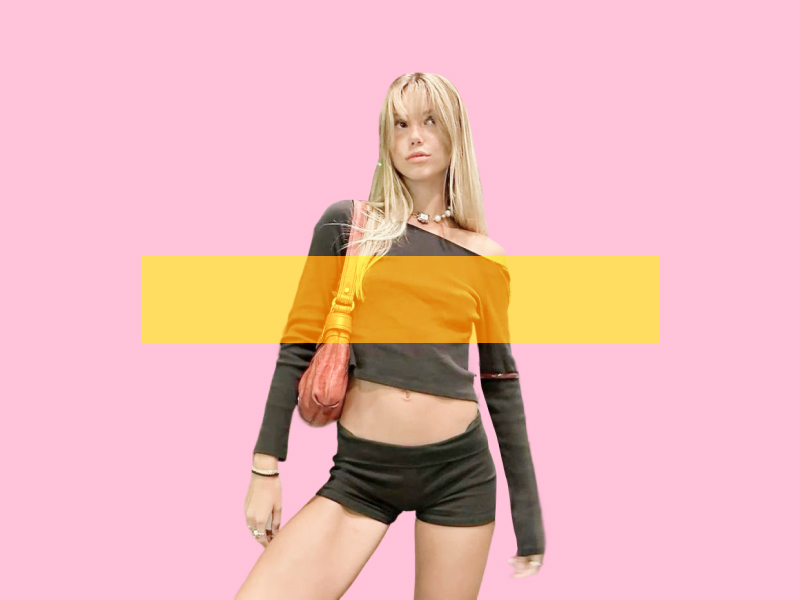 This summer, we wear black microwhortes like fashion influences.