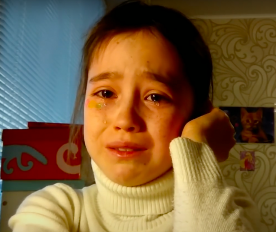 Девочка из мема «Никто не пришел на фанвстречу» закончила школу