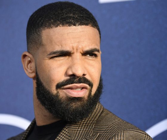 Дрейк шутливо рассказал о деньгах, якобы потерянных из-за Джастина Бибера