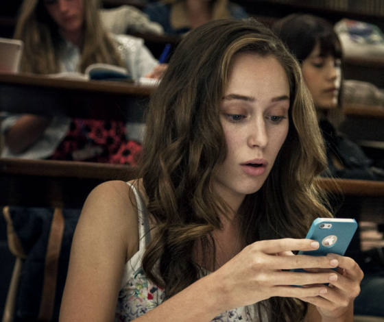 Зумеры уверены, что Интернет делает их несчастными