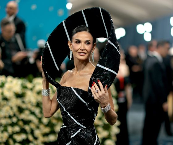 Худшие образы на Met Gala 2025: Деми Мур в платье-галстуке, а Дуа Липа – в устаревшем Chanel
