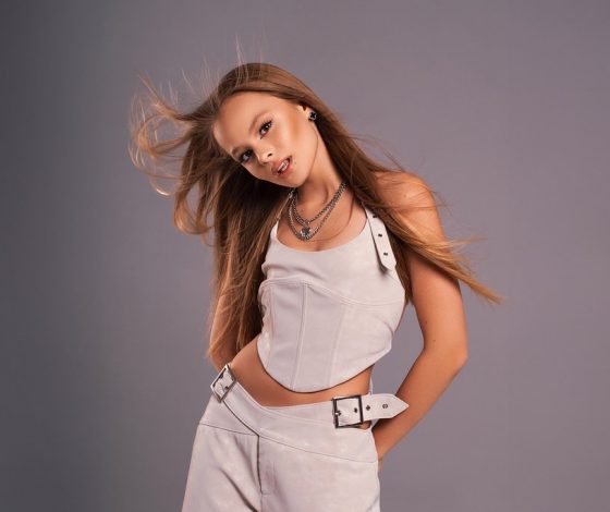 Milana Star показала огромный букет от поклонника