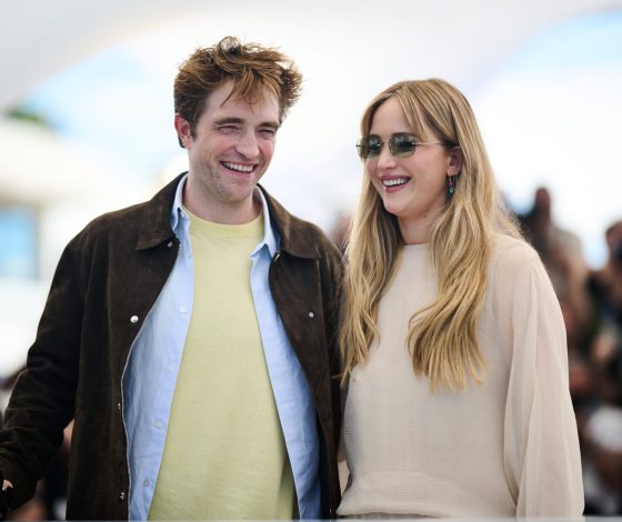 Дженнифер Лоуренс объяснила отказ от координатора постельных сцен с Робертом Паттинсоном