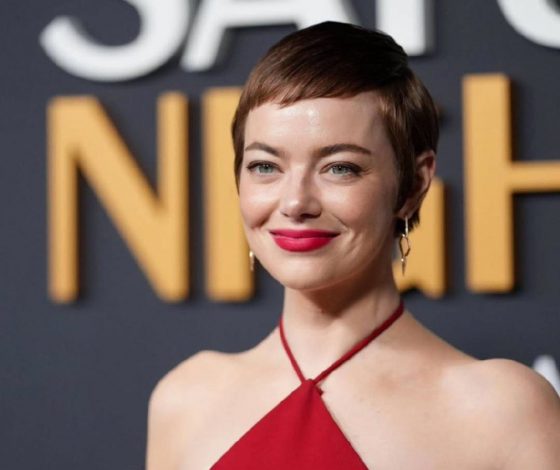 Эмма Стоун испугалась осы на красной дорожке Каннского фестиваля