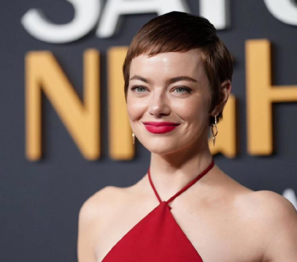 Emma Stone was scared of the donkey in the red carpet of the Cannes Festival