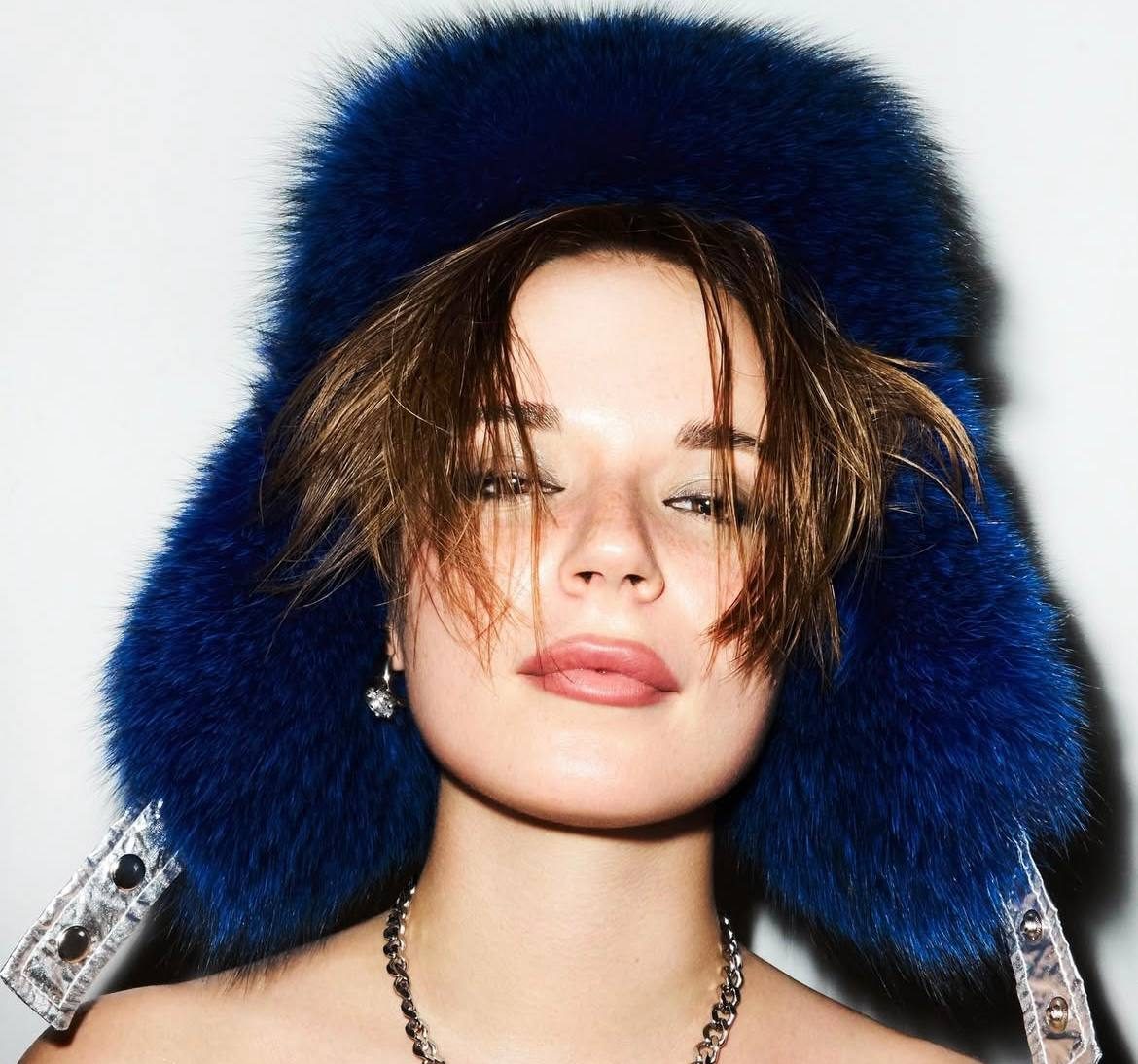 “I hate myself”: Sasha Spielberg honestly about therapy, shame and love