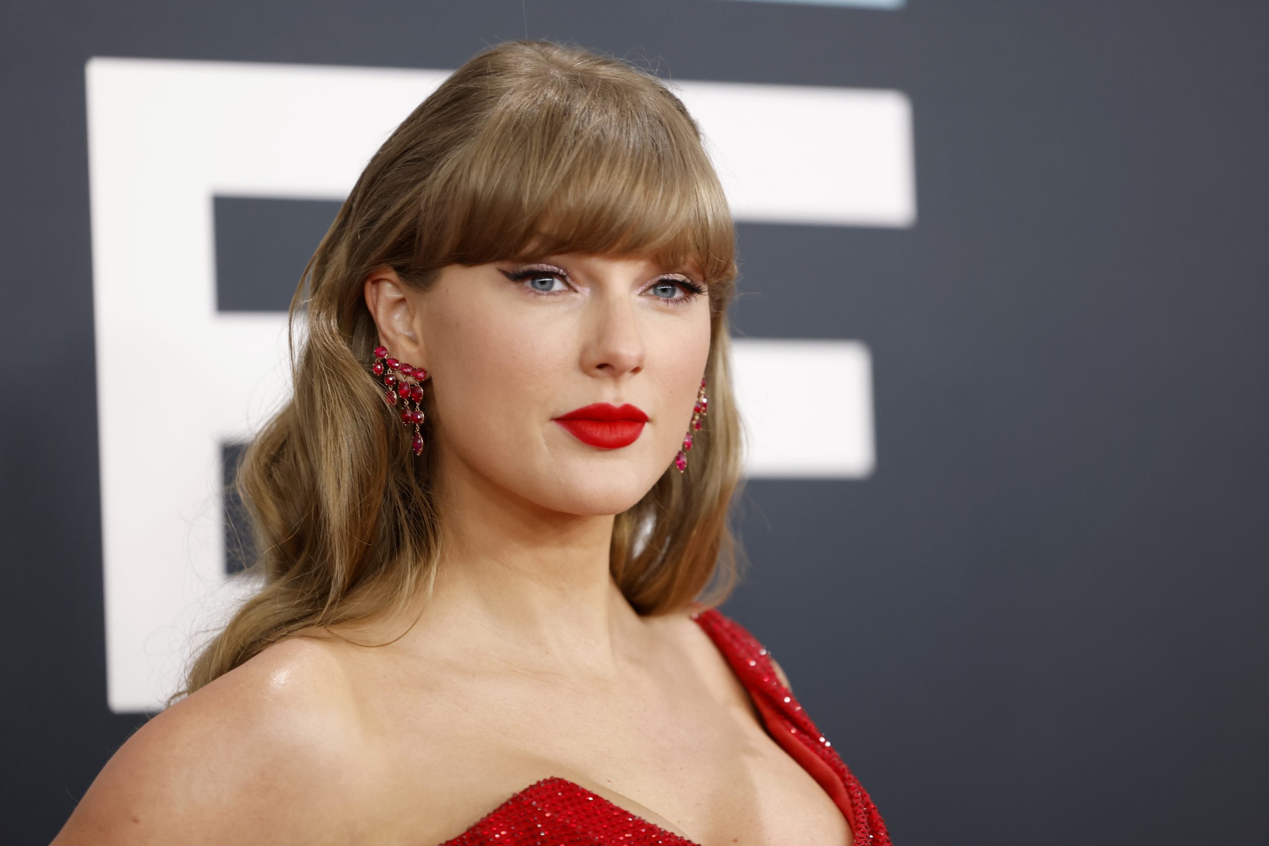 Taylor Swift near the house discovered a terrible finding
