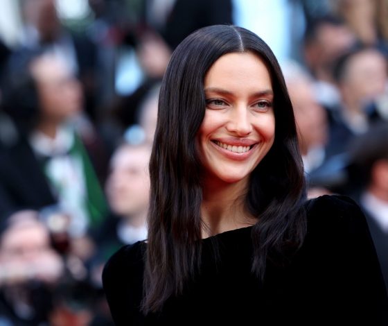 Ирина Шейк покоряет идеальными пляжными фото в бикини