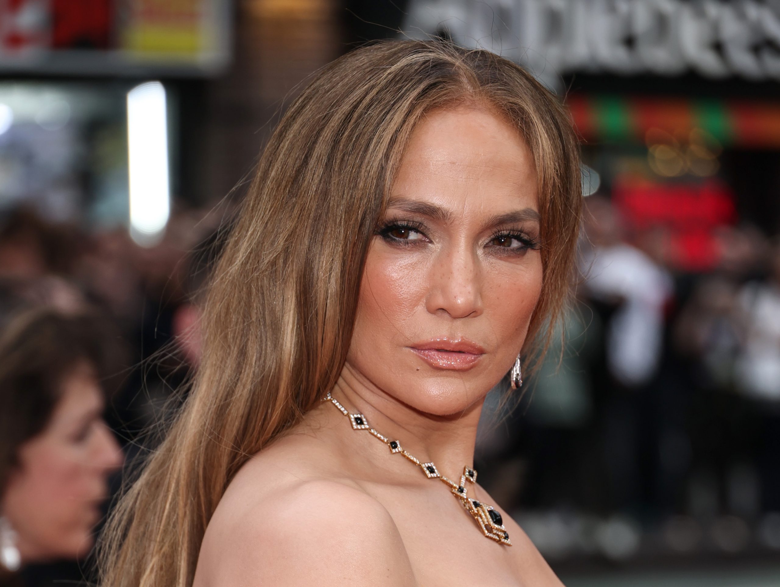 Users discuss the old interview with Jennifer Lopez about Pi Diddy