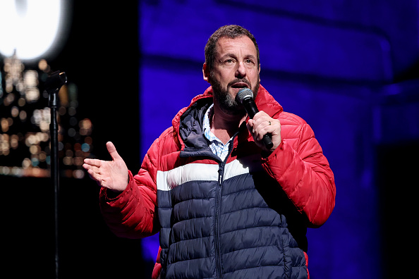 Adam Sandler honored the memory of a crocodile he played in “Lucky Gilmore”. Adam Sandler honored the memory of a crocodile he played in “Lucky Gilmore”.