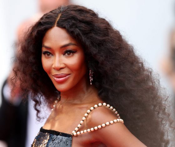 Наоми Кэмпбелл появилась в платье российского бренда Ulyana Sergeenko после громкого скандала в 2018 году