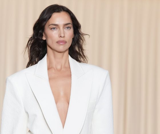 Ирина Шейк покоряет идеальными пляжными фото в бикини