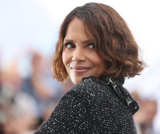 Почему сдержанное платье Холли Берри не понравилось организаторам  Каннского фестиваля