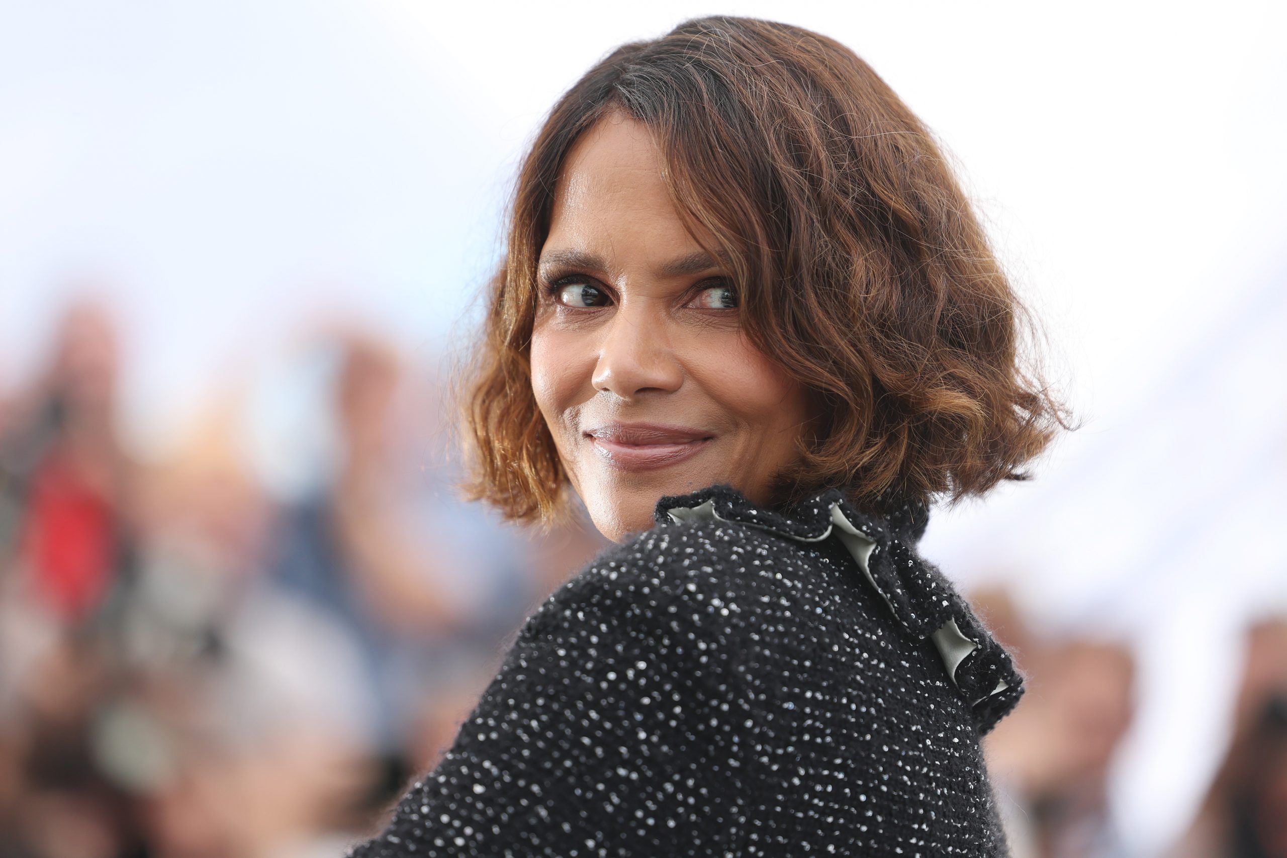 Why didn’t the restricted berry dress please the Cannes Festival organizers?