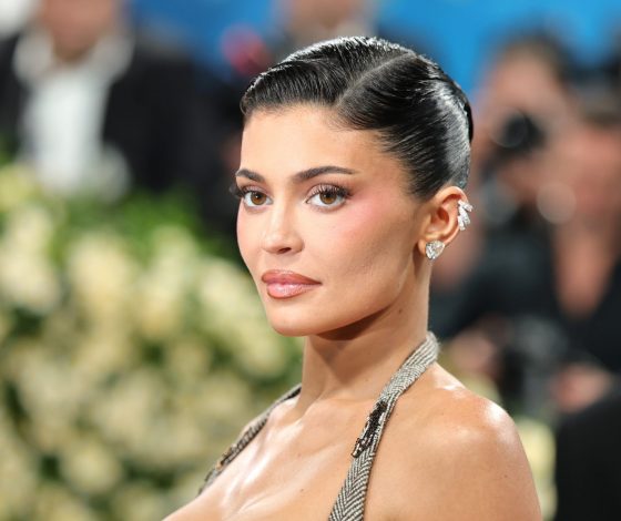 Кайли Дженнер и Хейли Бибер показали общие фото с разницей в 9 лет