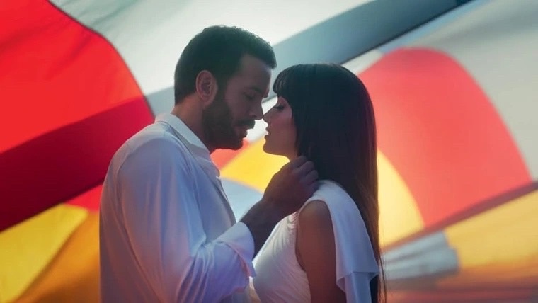 Hande Erchel criticized very open scenes in the series “Remember Love”