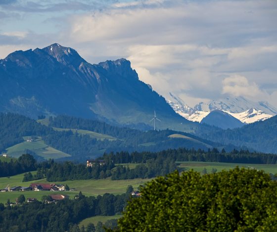В Швейцарии платят 2 млн рублей за переезд в умирающую деревню